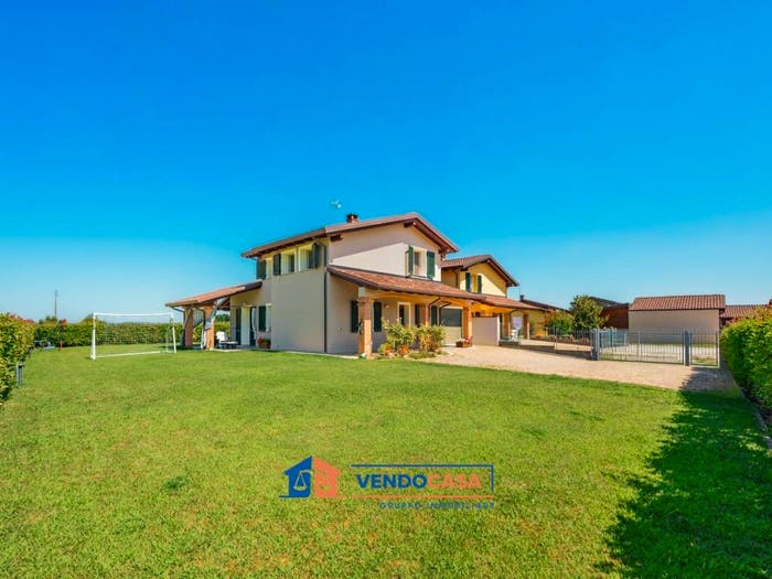 Casa quadrilocale in vendita in Via John Fitzgerald Kennedy, Quargnento