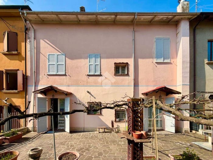 Casa con 5 locali in vendita in Via della Libertà, Centro, Novellara