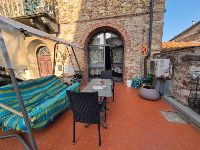 Appartamento quadrilocale in vendita in Viale Dante Alighieri, Centro, Suvereto