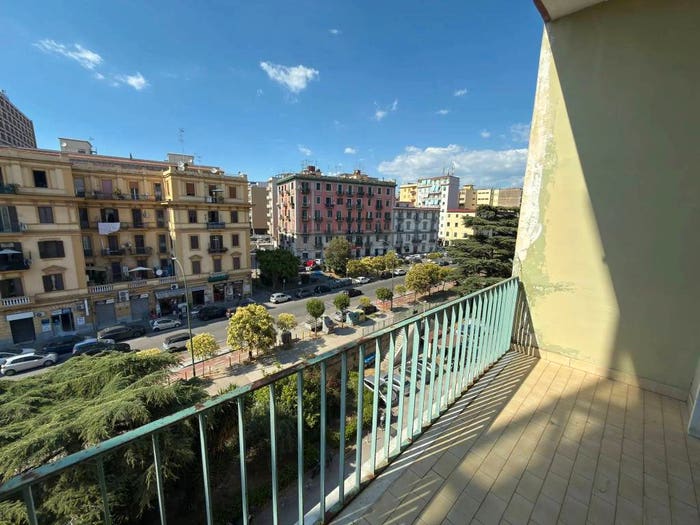 Appartamento trilocale in vendita in Via Giulio Cesare, Fuorigrotta, Napoli