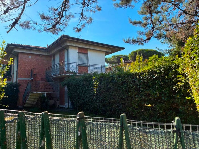 Casa con 6 locali in vendita in Via dei Fichi, Ronchi Poveromo, Massa