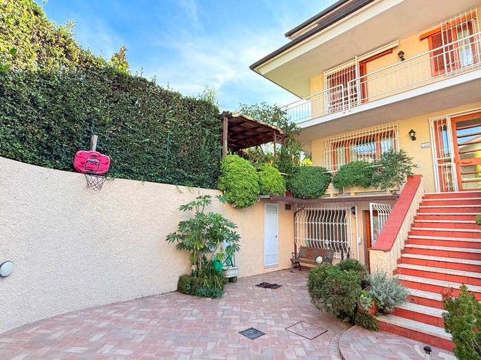 Casa con 6 locali in vendita in MontecatiniTerme