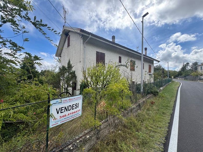 Casa con 6 locali in vendita in FRAZIONE CASCINAZZA, Morbello