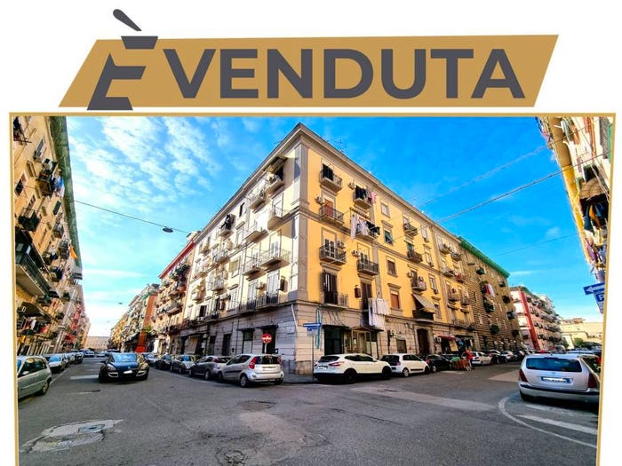 Appartamento trilocale in vendita in Via Parma, Vasto, Napoli