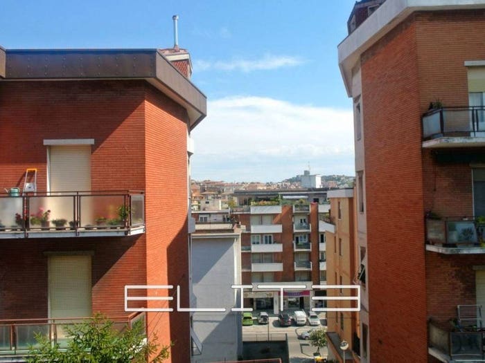 Appartamento quadrilocale in vendita in via Crivelli, Regione, Ancona