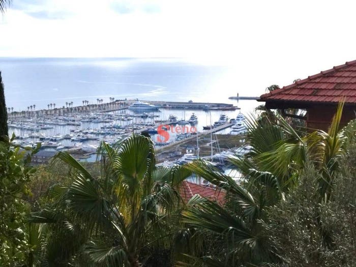 Appartamento trilocale in vendita in Porto Maurizio, Imperia