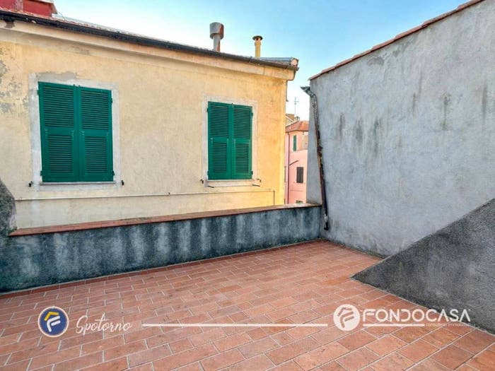 Casa con 5 locali in vendita in Vico Balilla, Spotorno