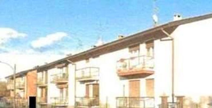 Appartamento trilocale in vendita in Via Milano, Angera