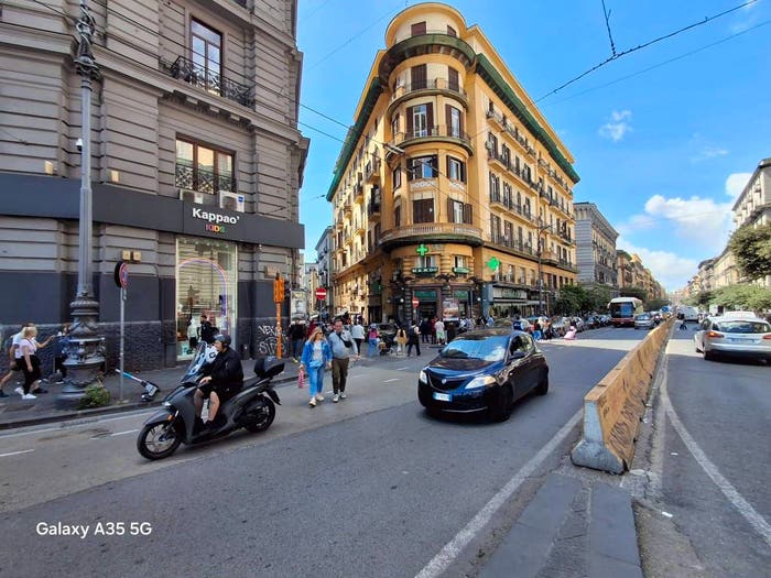 Appartamento con 5 locali in vendita in Via Diomede Marvasi, Mercato, Napoli