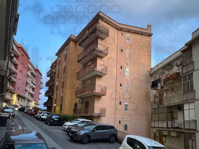 Appartamento quadrilocale in vendita in Via Santa Marta, Centro Storico, Messina
