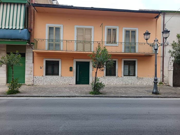 Casa con 6 locali in vendita in Corso Caudino, Airola
