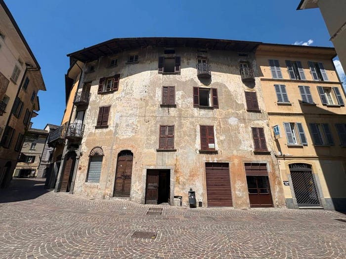 Casa con 6 locali in vendita in Piazza Guglielmo Marconi, Centro, Morbegno