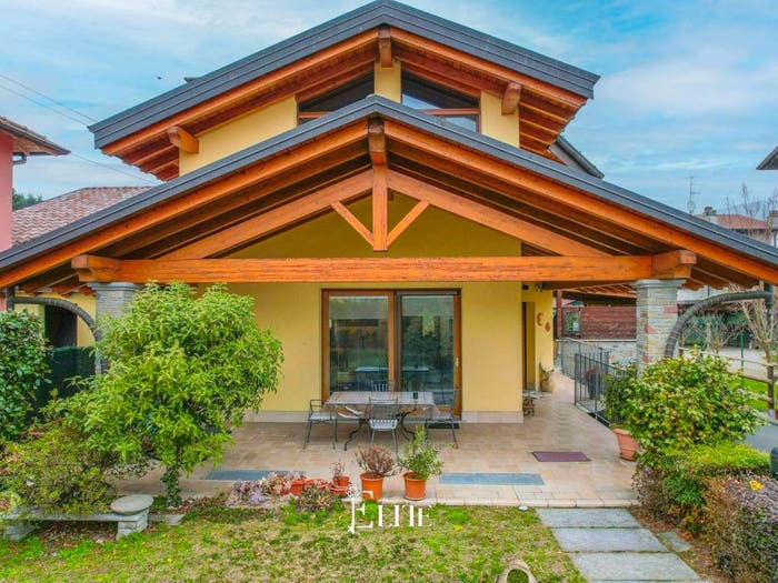 Casa con 6 locali in vendita in Via G Rebuschini, Centro, Besozzo