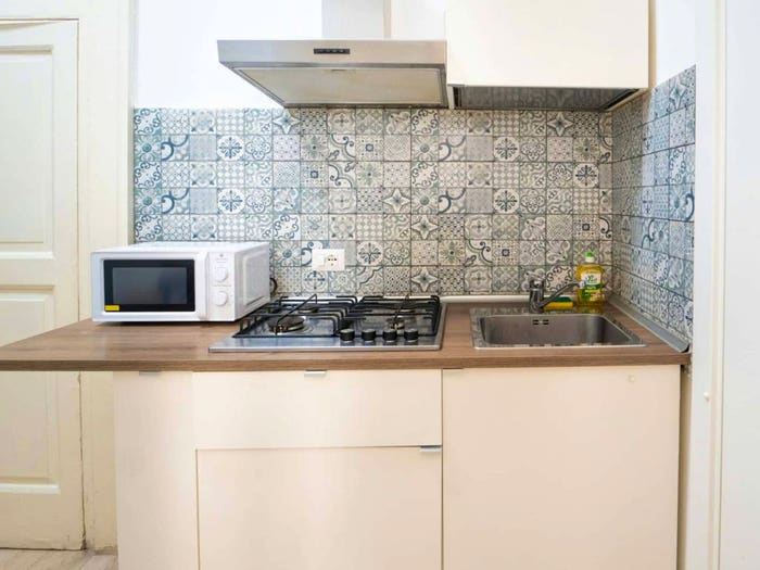 Appartamento trilocale in affitto in Via dei Carrozzieri a Monteoliveto, Centro Storico, Napoli