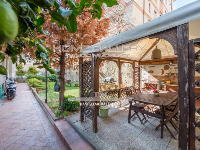 Appartamento quadrilocale in vendita in Via Giuseppe Massarenti, Sestri Ponente, Genova