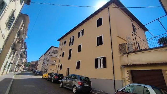 Appartamento con 5 locali in vendita in Via Valeria, Centro, Carsoli