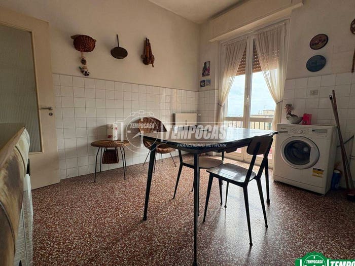 Appartamento trilocale in vendita in Via Giovanni Arrivabene, Sestri Ponente, Genova