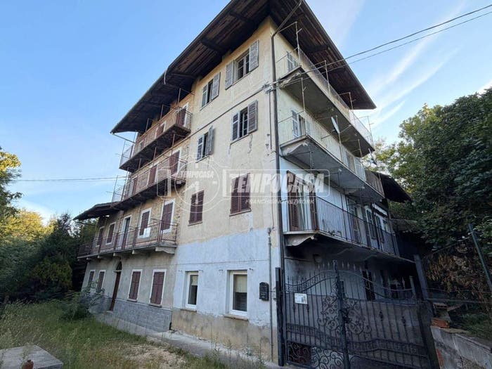Casa con 5 locali in vendita in Frazione Tallia, Strona