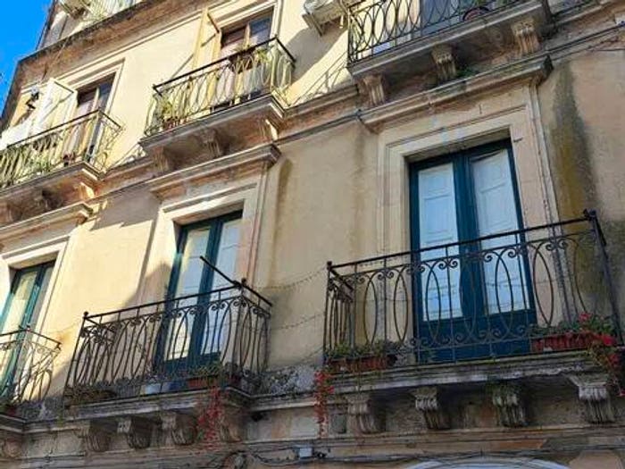 Appartamento con 5 locali in vendita in Largo San Giorgio No Number, Centro, Caltagirone