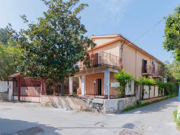 Casa con 6 locali in vendita in VIA ANTIGONE, Partanna, Palermo
