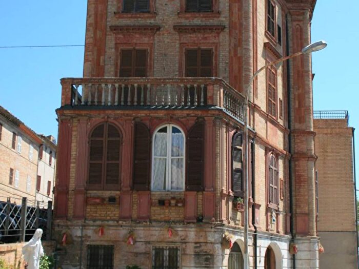 Casa con 6 locali in vendita in trento, Centro, Petritoli