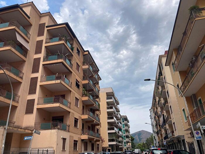 Appartamento con 5 locali in vendita in Via Alessandro De Franciscis, Caserta