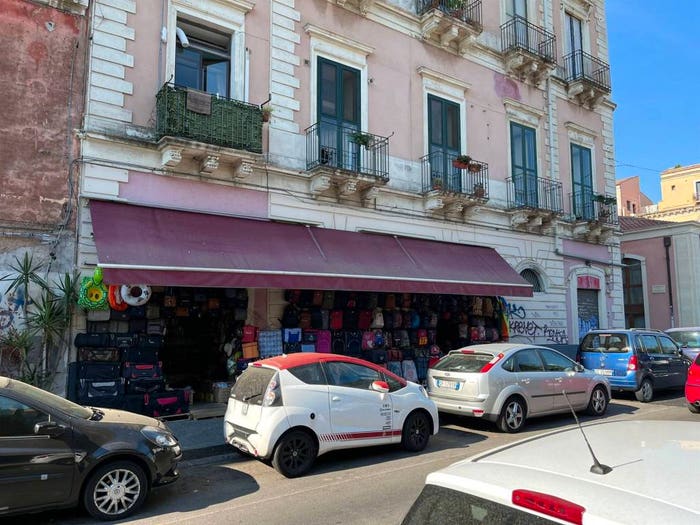 Appartamento con 6 locali in vendita in Via Marchese di Casalotto, Centro Storico, Catania