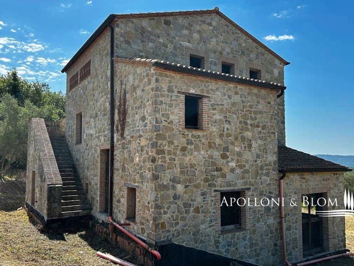 Casa con 6 locali in vendita in settembre, Centro, Parrano