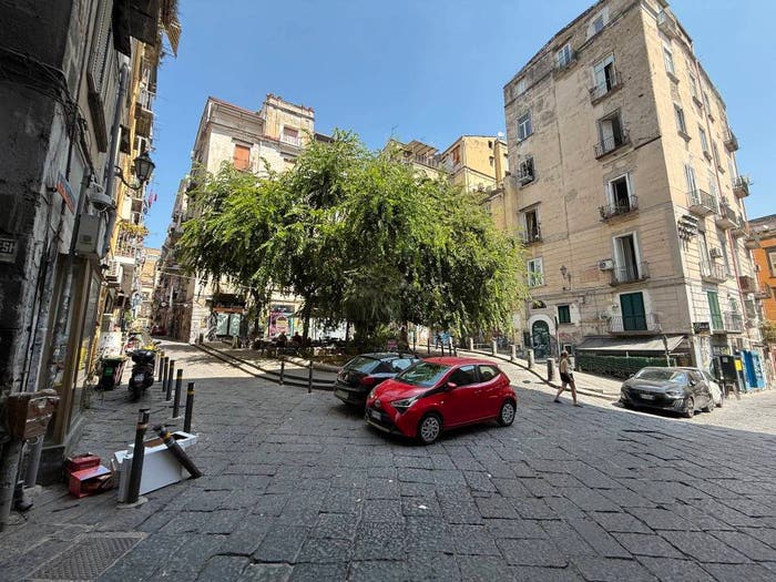 Appartamento quadrilocale in vendita in Largo San Giovanni Maggiore, Centro Storico, Napoli