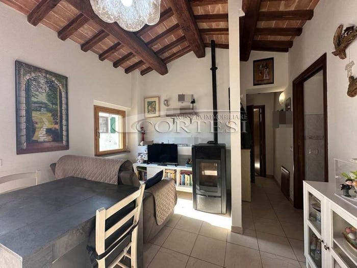 Casa trilocale in vendita in Vocabolo Nuvole, Città di Castello