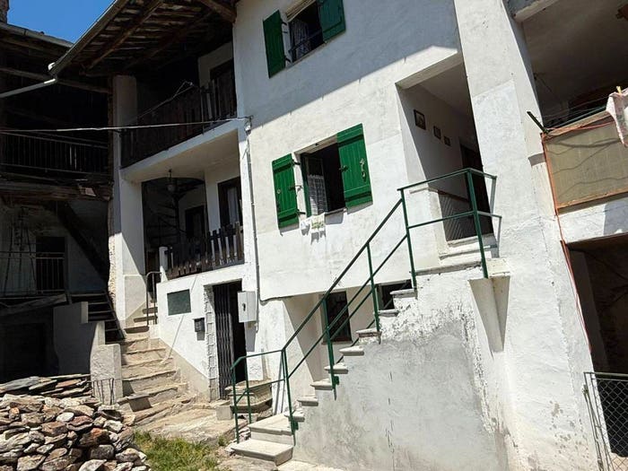 Casa con 6 locali in vendita in Via Pietro Bosatti, Rueglio