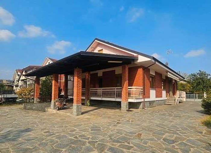 Casa con 6 locali in vendita in Viale dei Tigli, Bruino