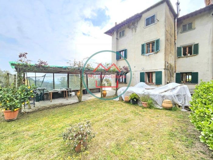 Casa con 6 locali in vendita in Via Paradisino, Castelli Pescia Nord, Pescia