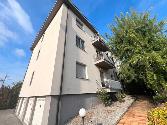 Appartamento trilocale in vendita in Via Alessandro Manzoni, Vertemate con Minoprio