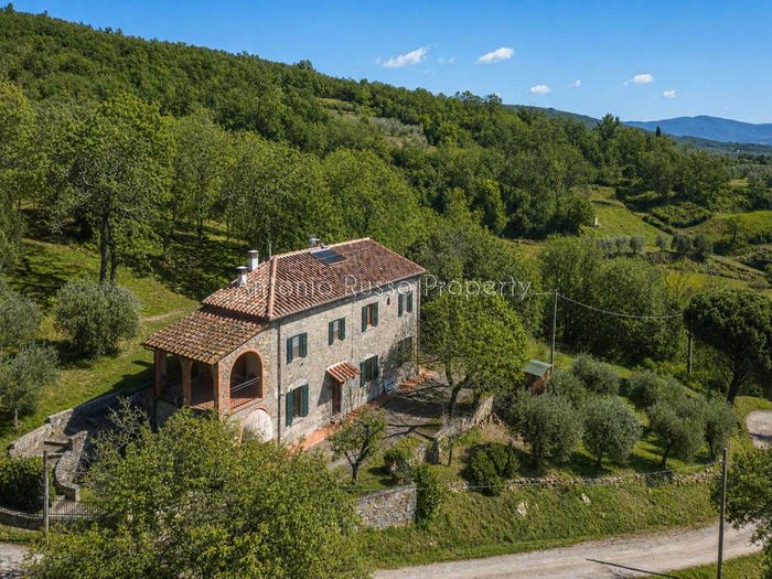 Casa con 6 locali in vendita in Strada Provinciale Setteponti, Loro Ciuffenna
