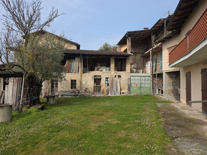 Casa trilocale in vendita in Via Monte Grappa, Centro, Robella
