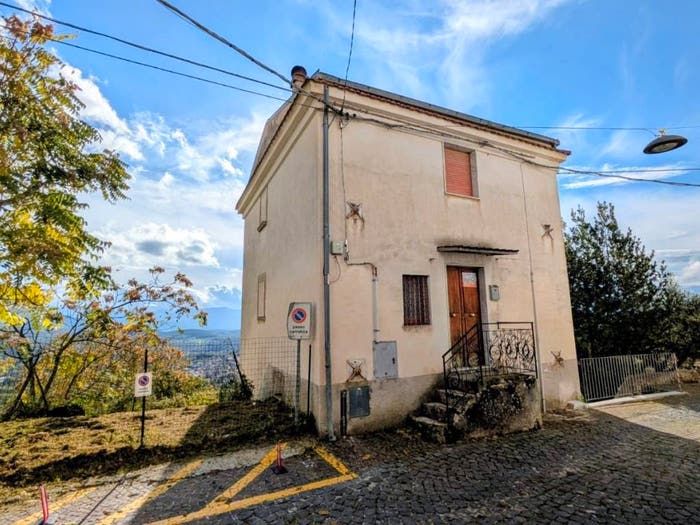 Casa con 6 locali in vendita in Via Chiaia, Centro, Pesche