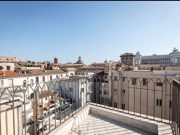 Appartamento con 6 locali in vendita in Largo Carlo Goldoni, Montecitorio, Roma
