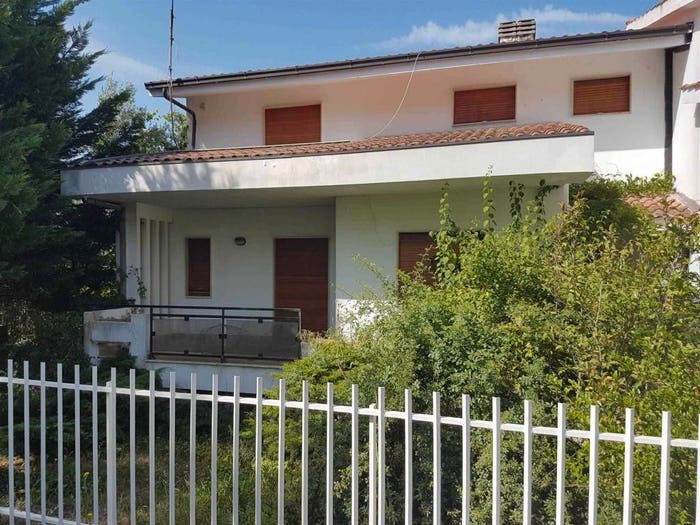 Casa con 6 locali in vendita in Via Papa Giovanni XXIII, Rosario, Mendicino