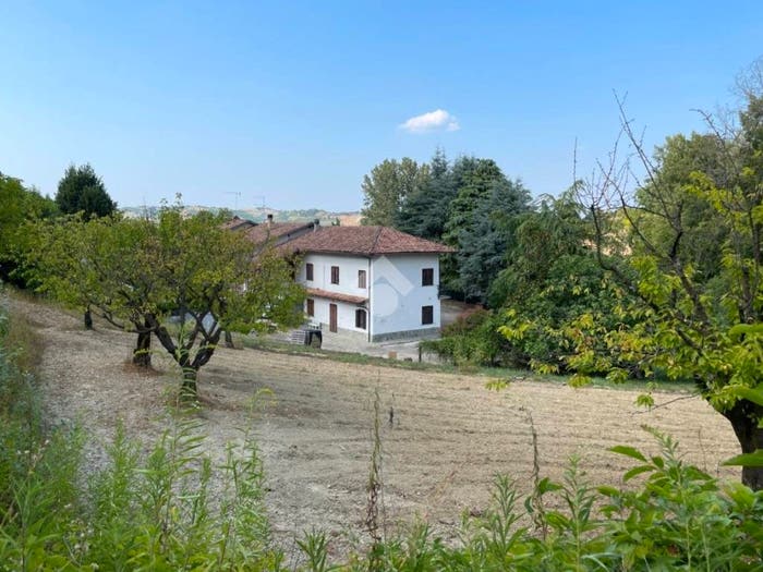 Casa con 6 locali in vendita in Via Giovanni D'Alfonso, Canelli