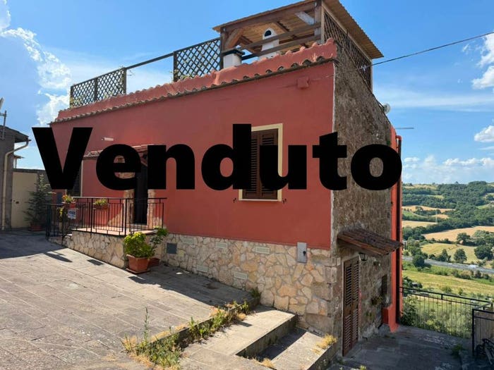 Casa quadrilocale in vendita in Via Magenta, Centro, Orte