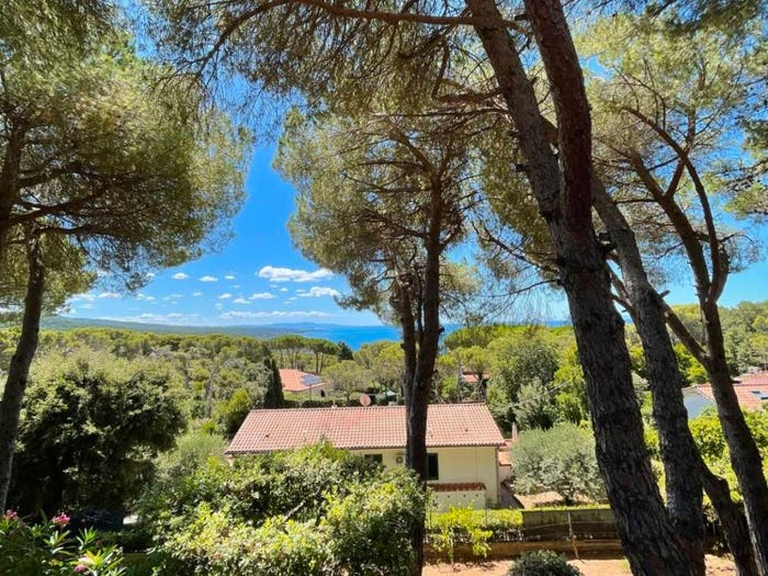 Casa con 6 locali in vendita in Via del Glicine, Quercianella, Livorno