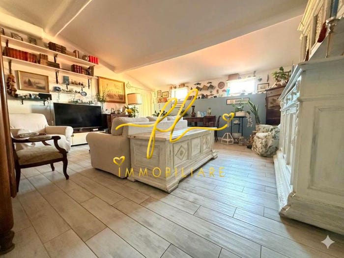 Appartamento con 6 locali in vendita in Via della Venezia, Quartiere Venezia, Livorno