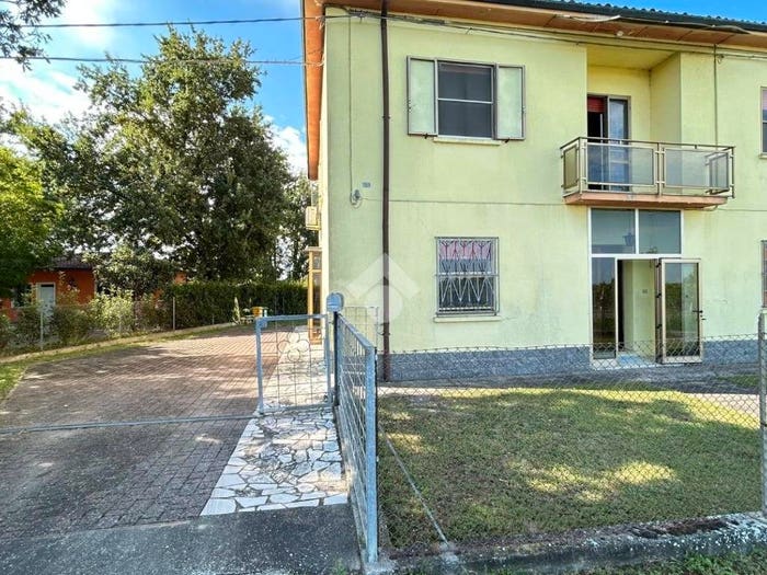 Appartamento quadrilocale in vendita in Via puntiroli, Conselice