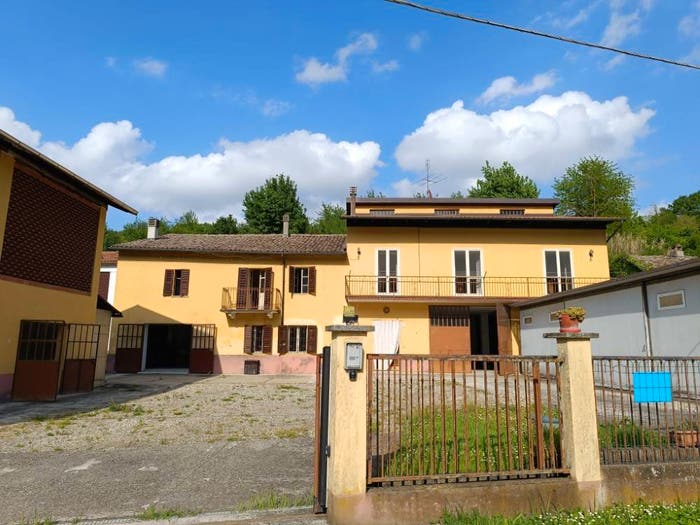 Casa con 6 locali in vendita in Via Valle, Castelletto Merli