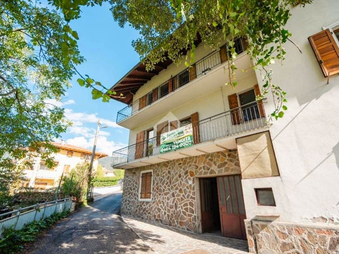 Appartamento con 6 locali in vendita in Via villa lagarina, Stadio Brione Sant'Ilario, Rovereto