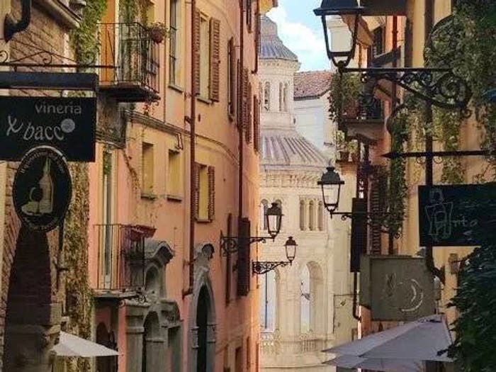 Appartamento trilocale in vendita in Via Alessandro Manzoni, Centro, Acqui Terme