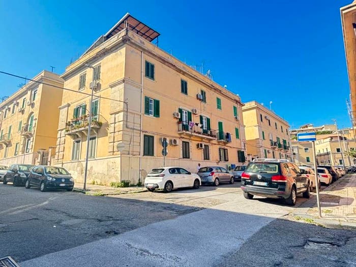 Appartamento quadrilocale in vendita in Via Bellinzona, Giostra, Messina