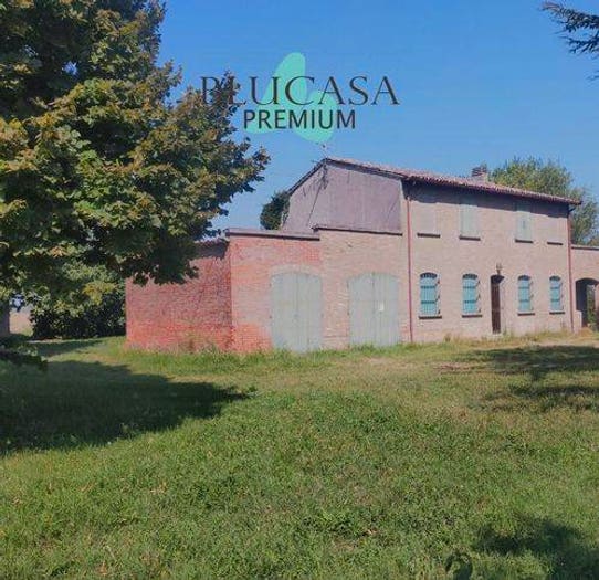 Casa quadrilocale in vendita in Via Portolani, Roncadello, Forlì