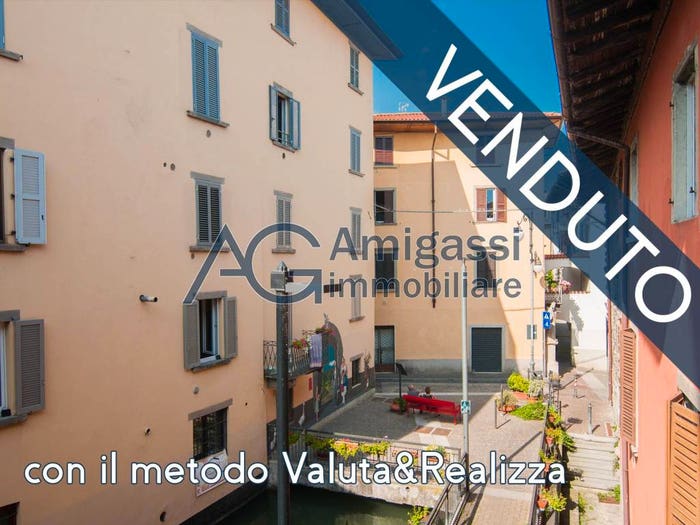 Appartamento bilocale in vendita in Via San Pietro, Centro, Alzano Lombardo